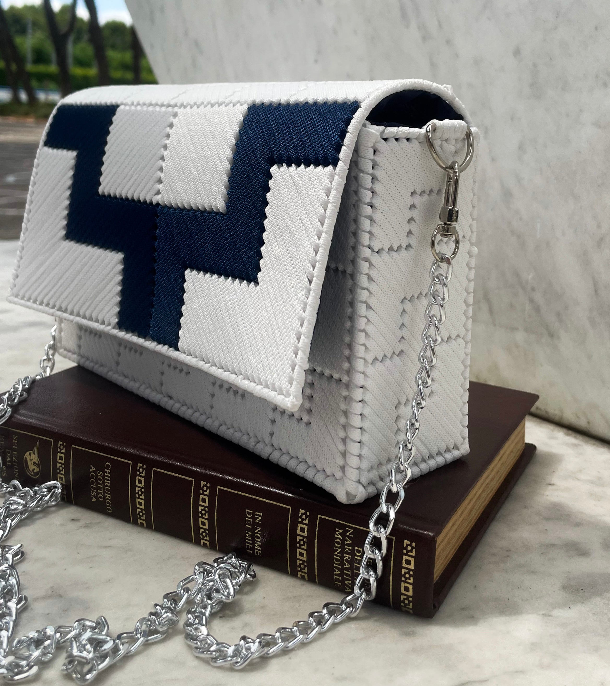 Borsa ricamata in tela canvas: White and blue